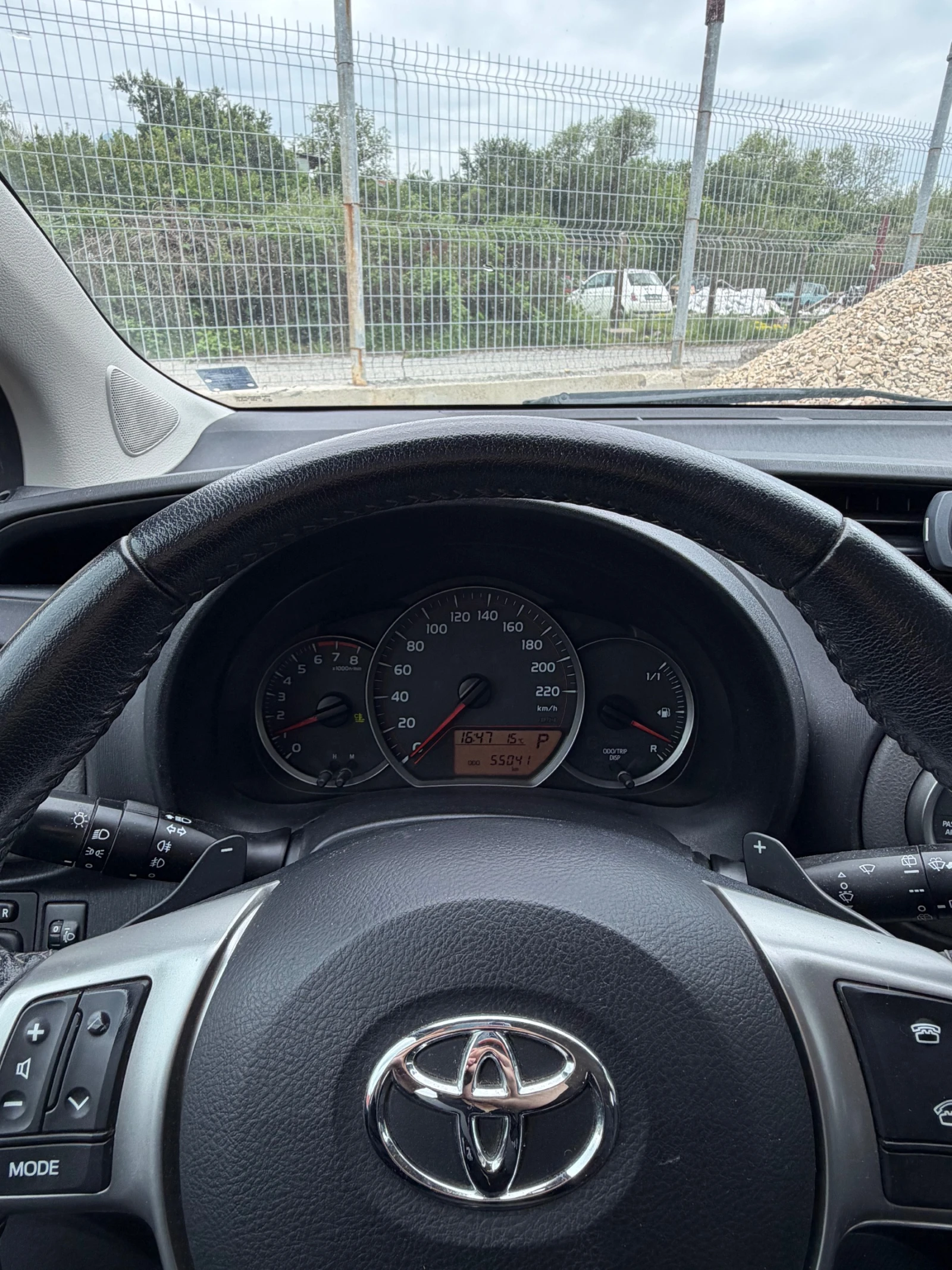 Toyota Yaris 1.3, снимка 9 - Автомобили и джипове - 54544543