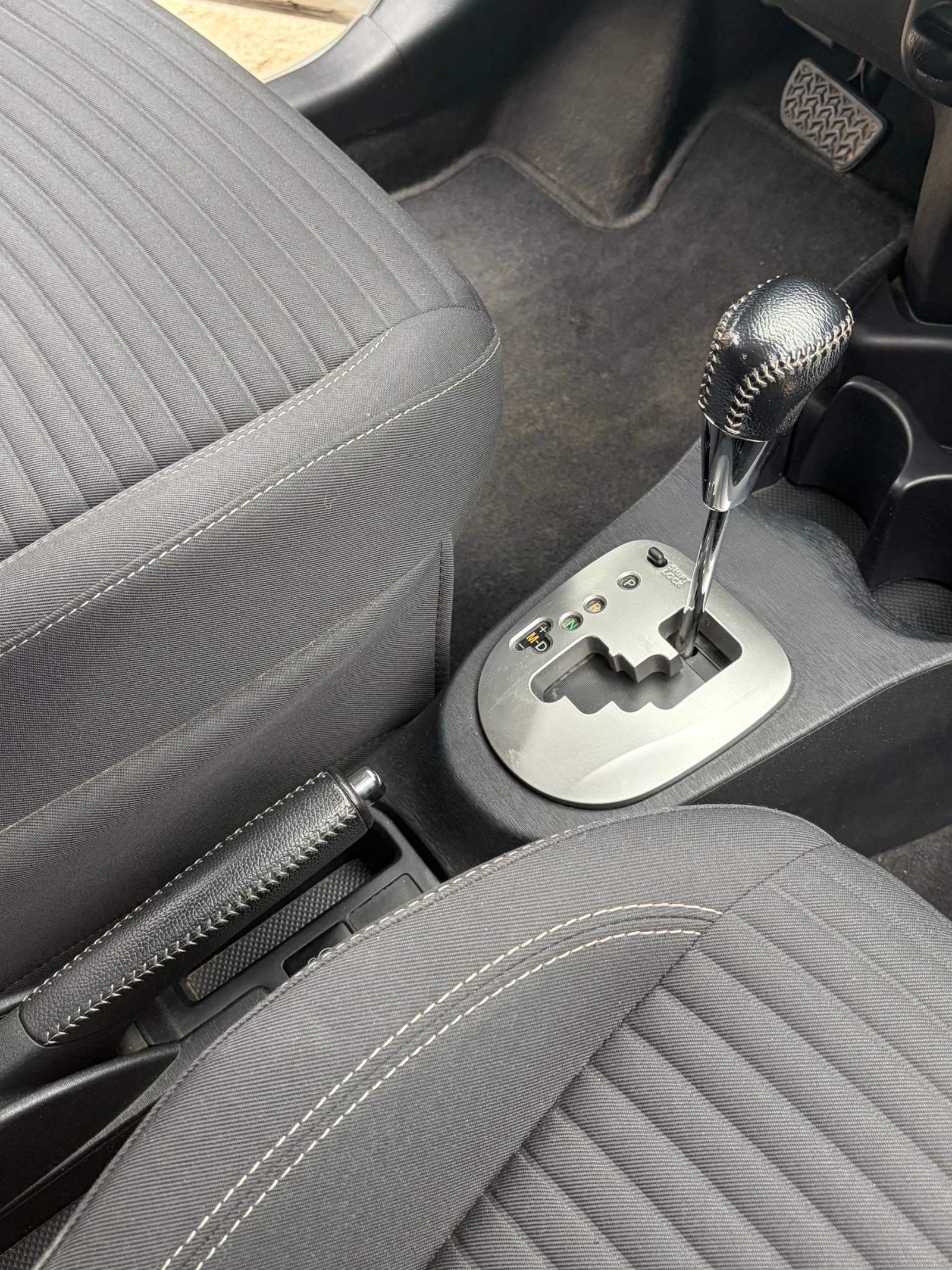 Toyota Yaris 1.3, снимка 7 - Автомобили и джипове - 54544543