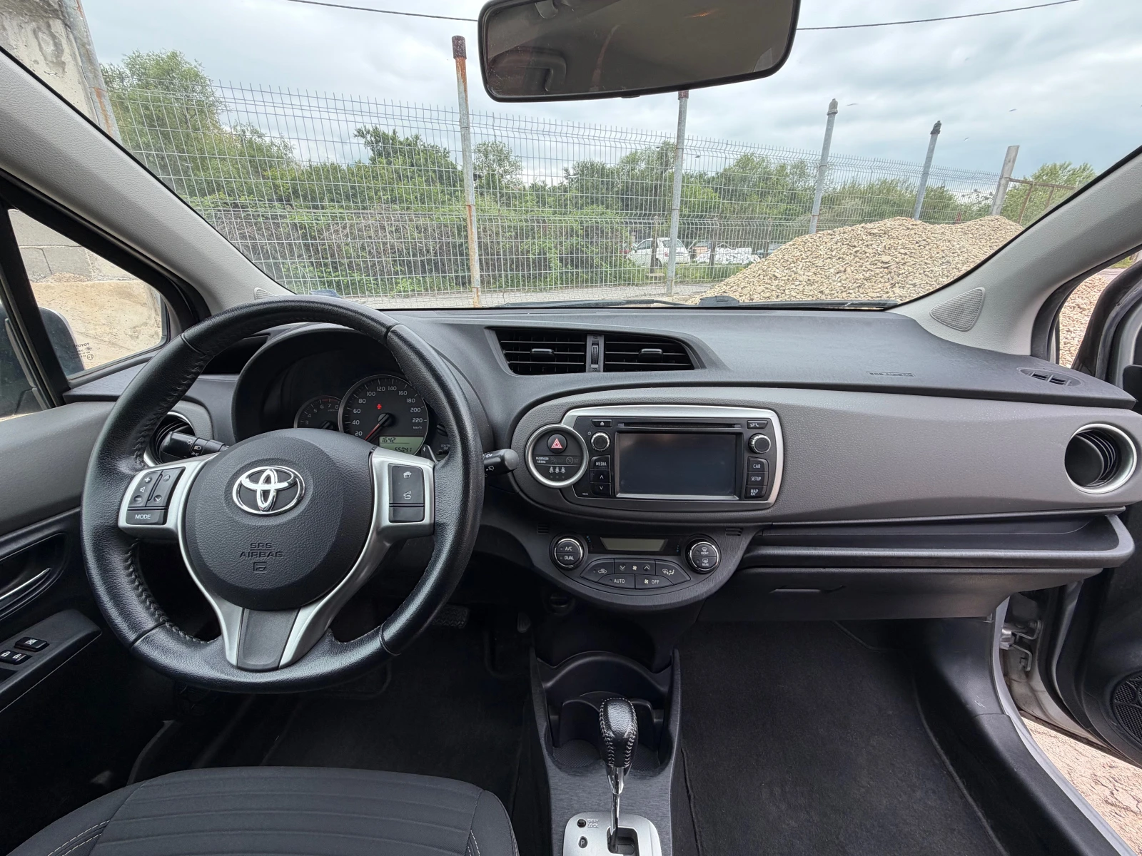 Toyota Yaris 1.3, снимка 6 - Автомобили и джипове - 54544543