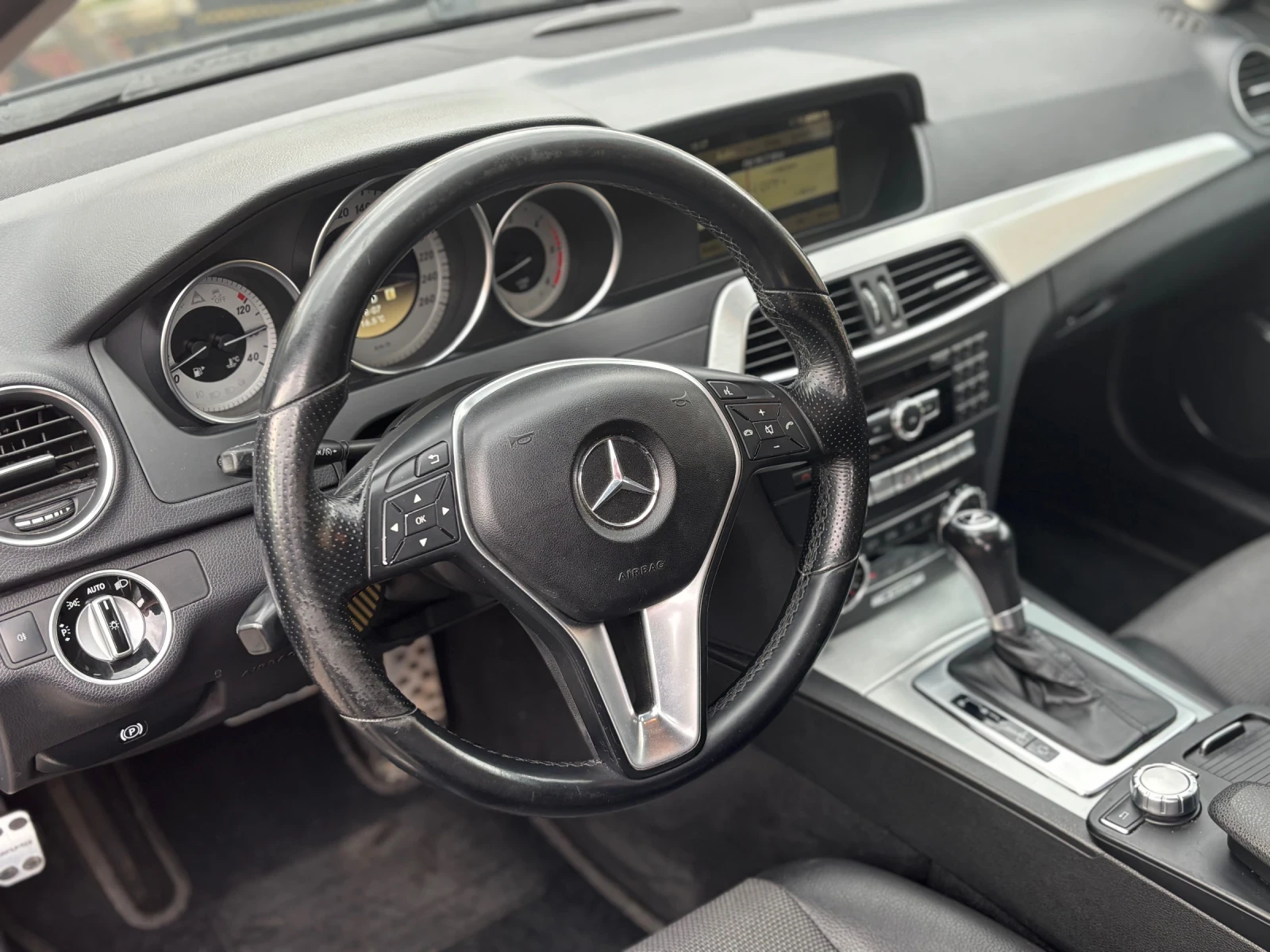 Mercedes-Benz C 350 AMG PACK * 4MATIC, снимка 9 - Автомобили и джипове - 54174233