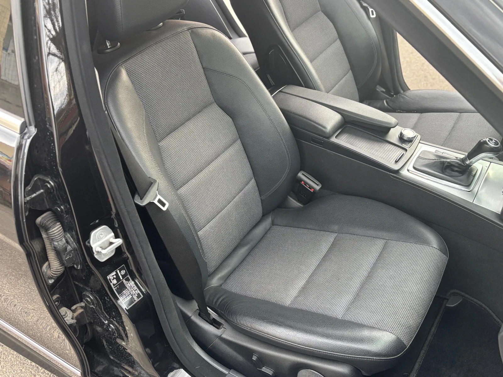 Mercedes-Benz C 350 AMG PACK * 4MATIC, снимка 12 - Автомобили и джипове - 54174233