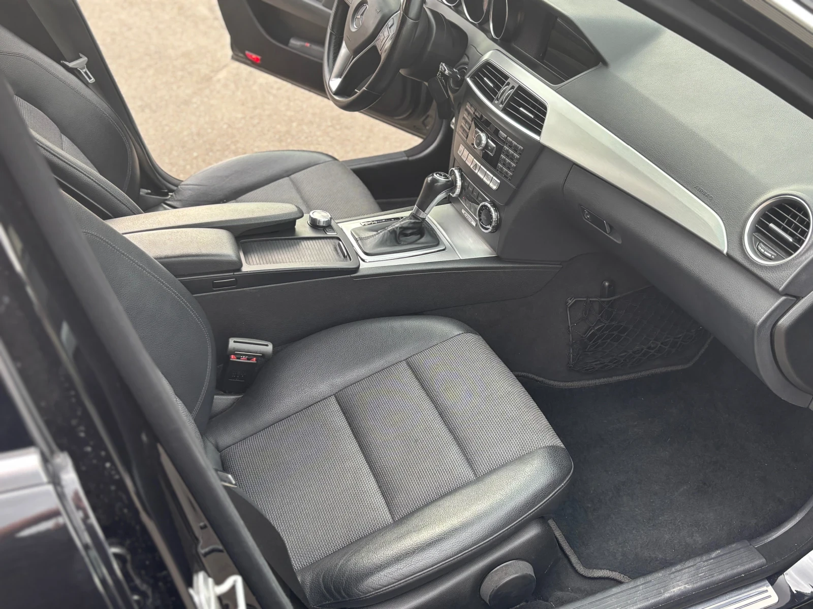 Mercedes-Benz C 350 AMG PACK * 4MATIC, снимка 11 - Автомобили и джипове - 54174233