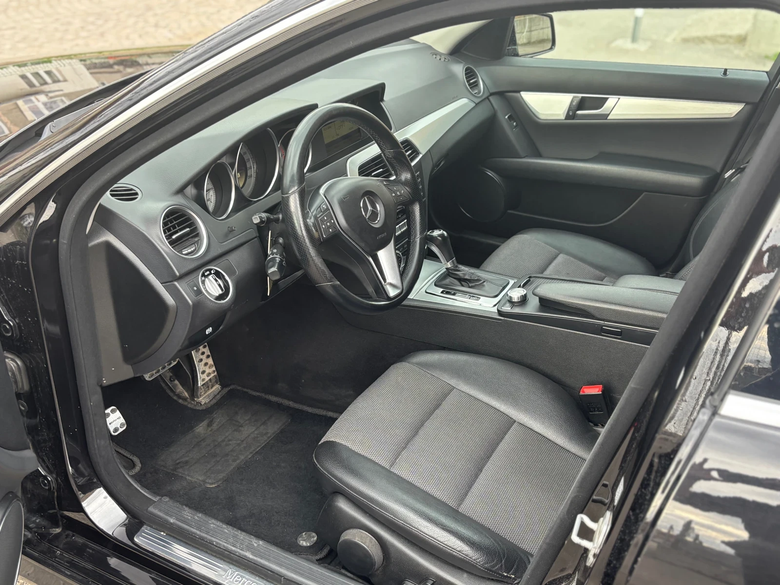 Mercedes-Benz C 350 AMG PACK * 4MATIC, снимка 10 - Автомобили и джипове - 54174233