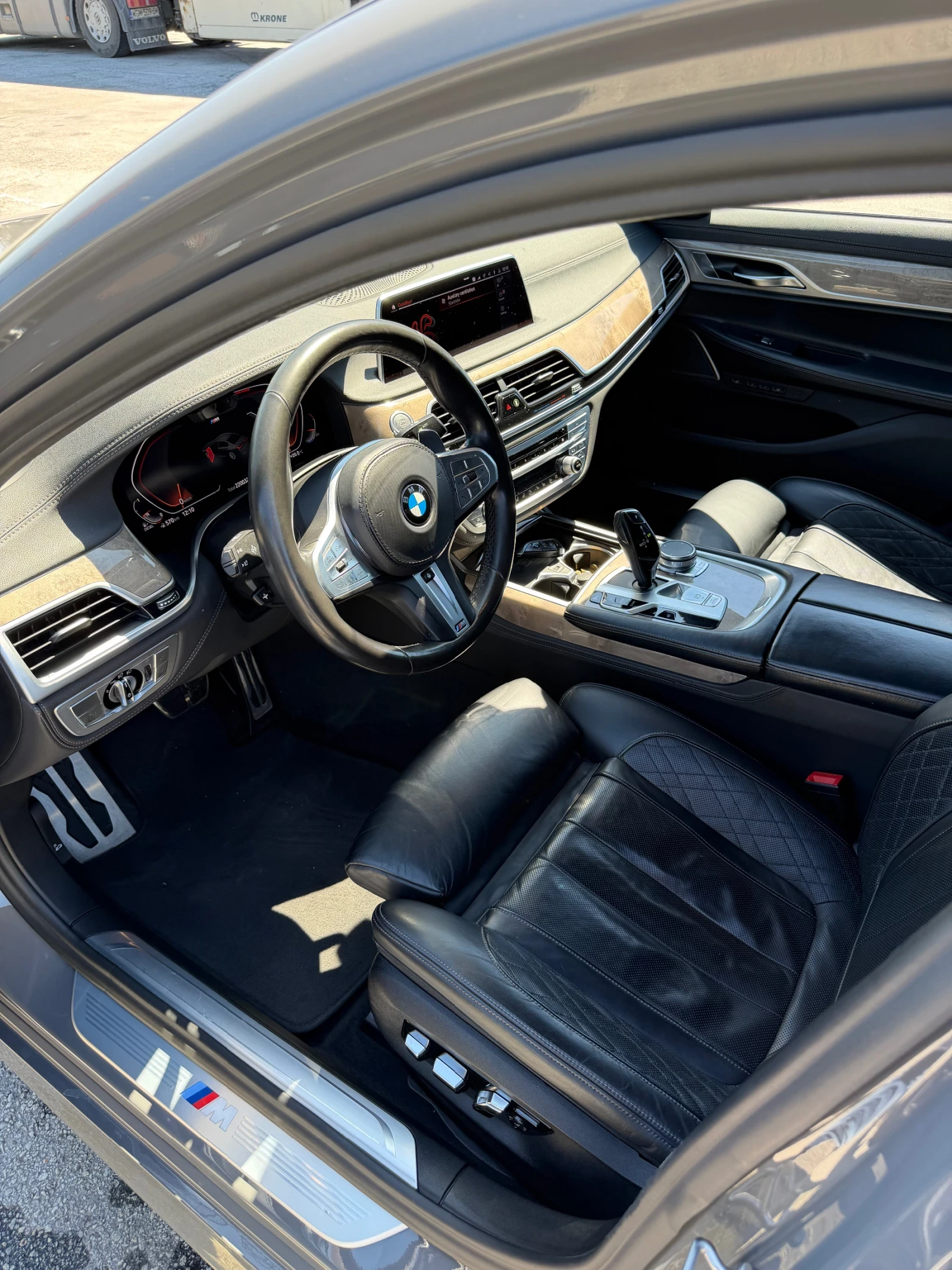BMW 750 M, снимка 5 - Автомобили и джипове - 54412632