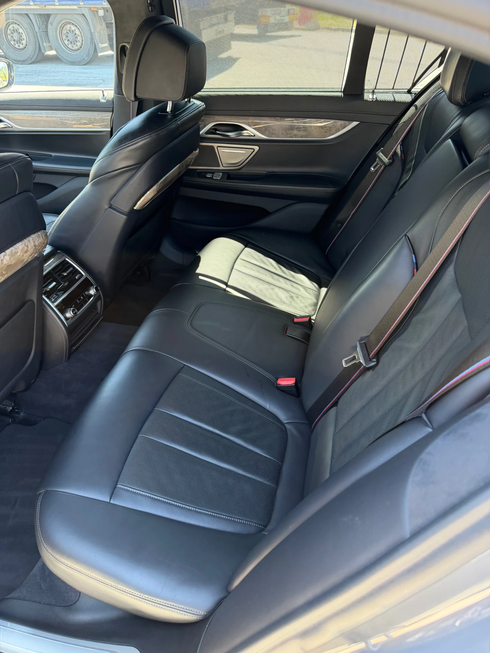 BMW 750 M, снимка 9 - Автомобили и джипове - 54412632