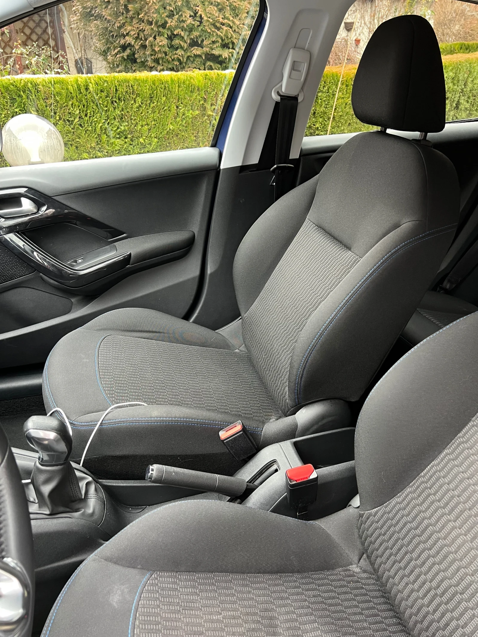 Peugeot 208, снимка 7 - Автомобили и джипове - 54562349