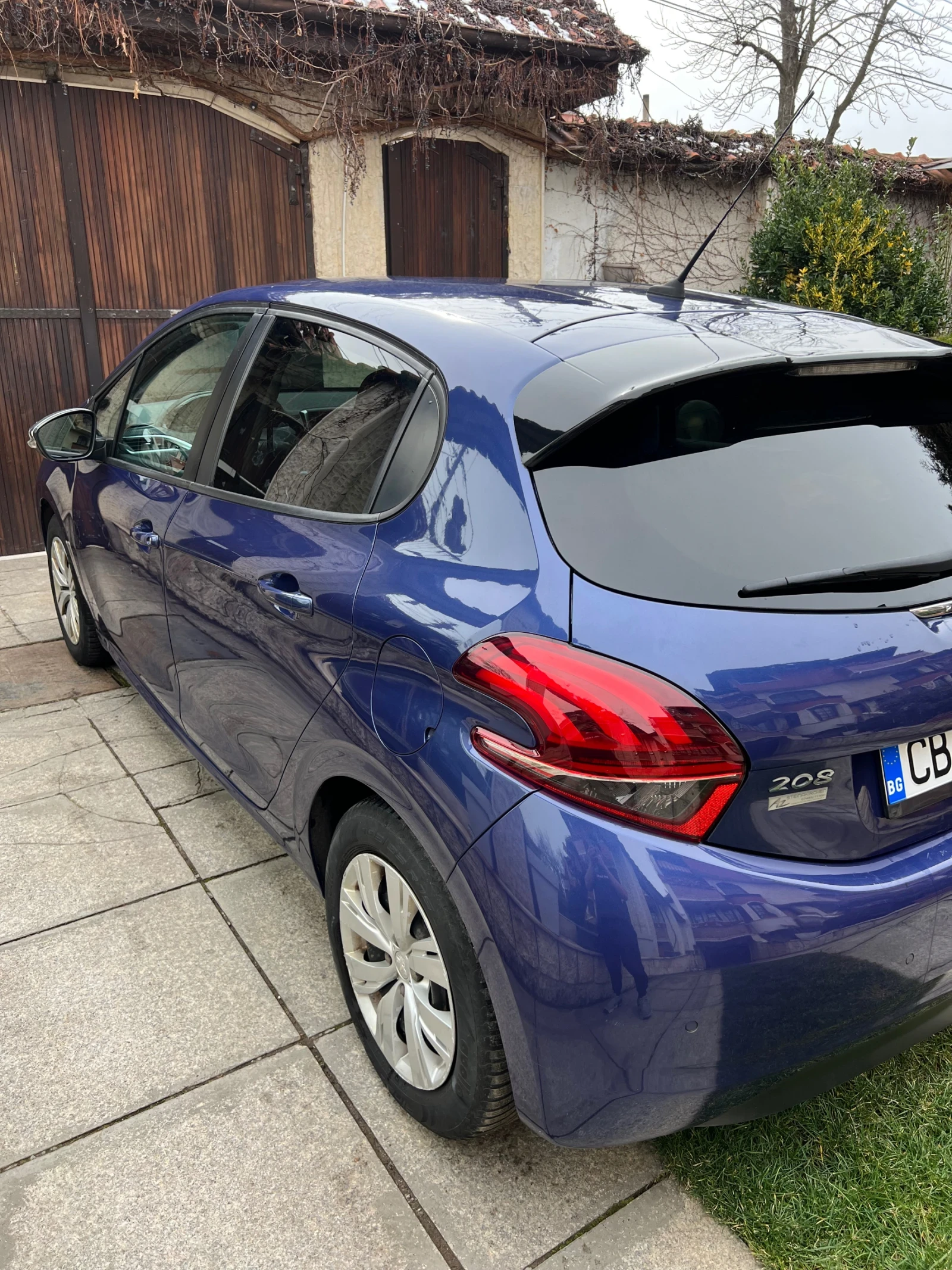 Peugeot 208, снимка 5 - Автомобили и джипове - 54562349