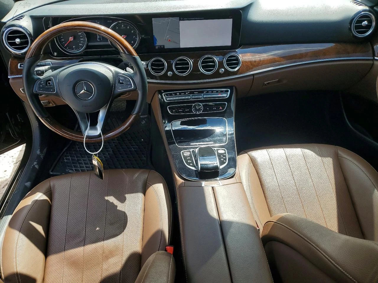 Mercedes-Benz E 300 2.0l 4Matic, снимка 8 - Автомобили и джипове - 55465446