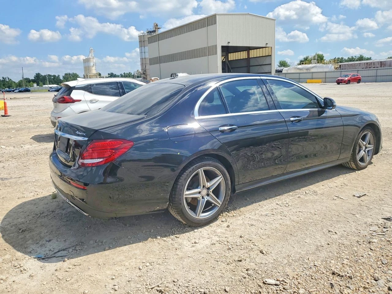 Mercedes-Benz E 300 2.0l 4Matic, снимка 3 - Автомобили и джипове - 55465446