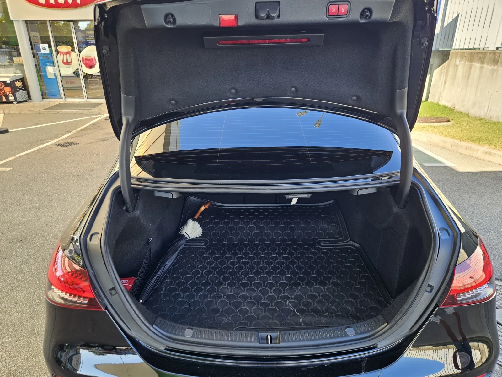 Mercedes-Benz E 220  AMG FACELIFT 4MATIC, снимка 13 - Автомобили и джипове - 55673679