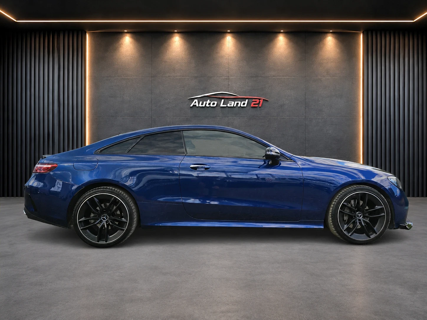 Mercedes-Benz E 220 AMG* 4MATIC* FACELIFT* 360 * BURMESTER* FULL* , снимка 8 - Автомобили и джипове - 55711082