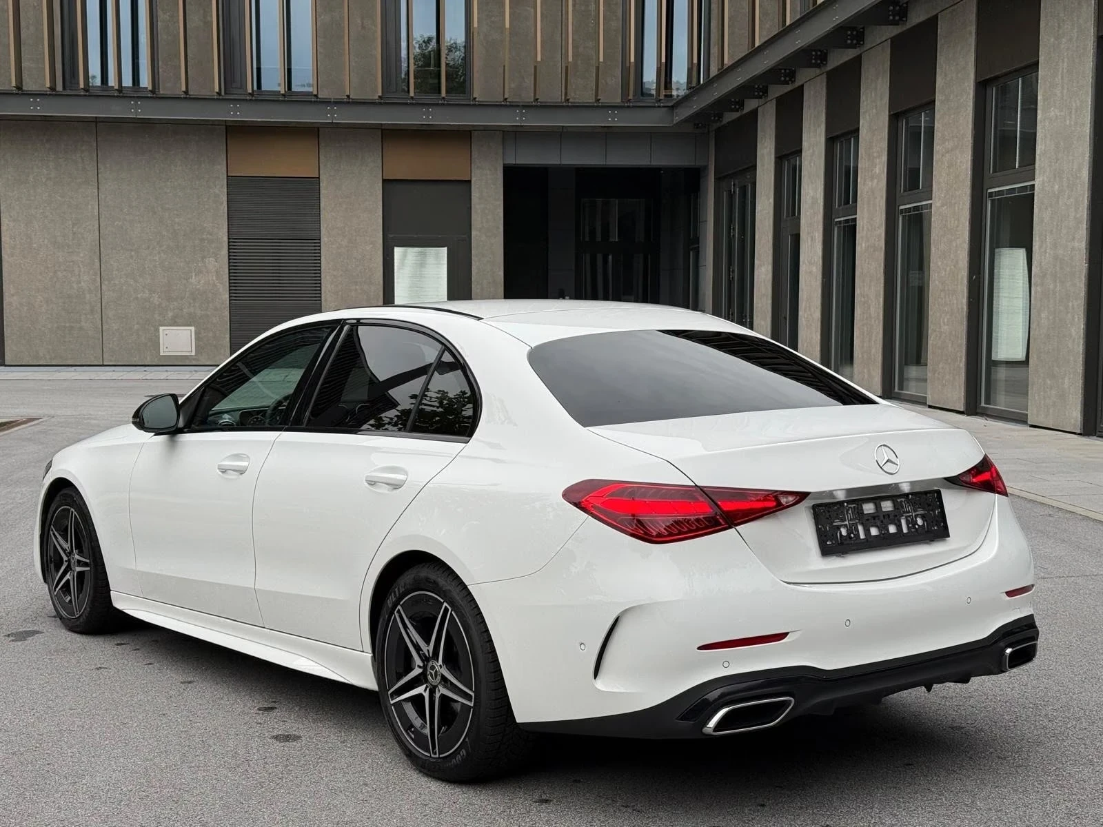 Mercedes-Benz C 220 d* 4Matic* AMG* Kamera, снимка 3 - Автомобили и джипове - 56160142