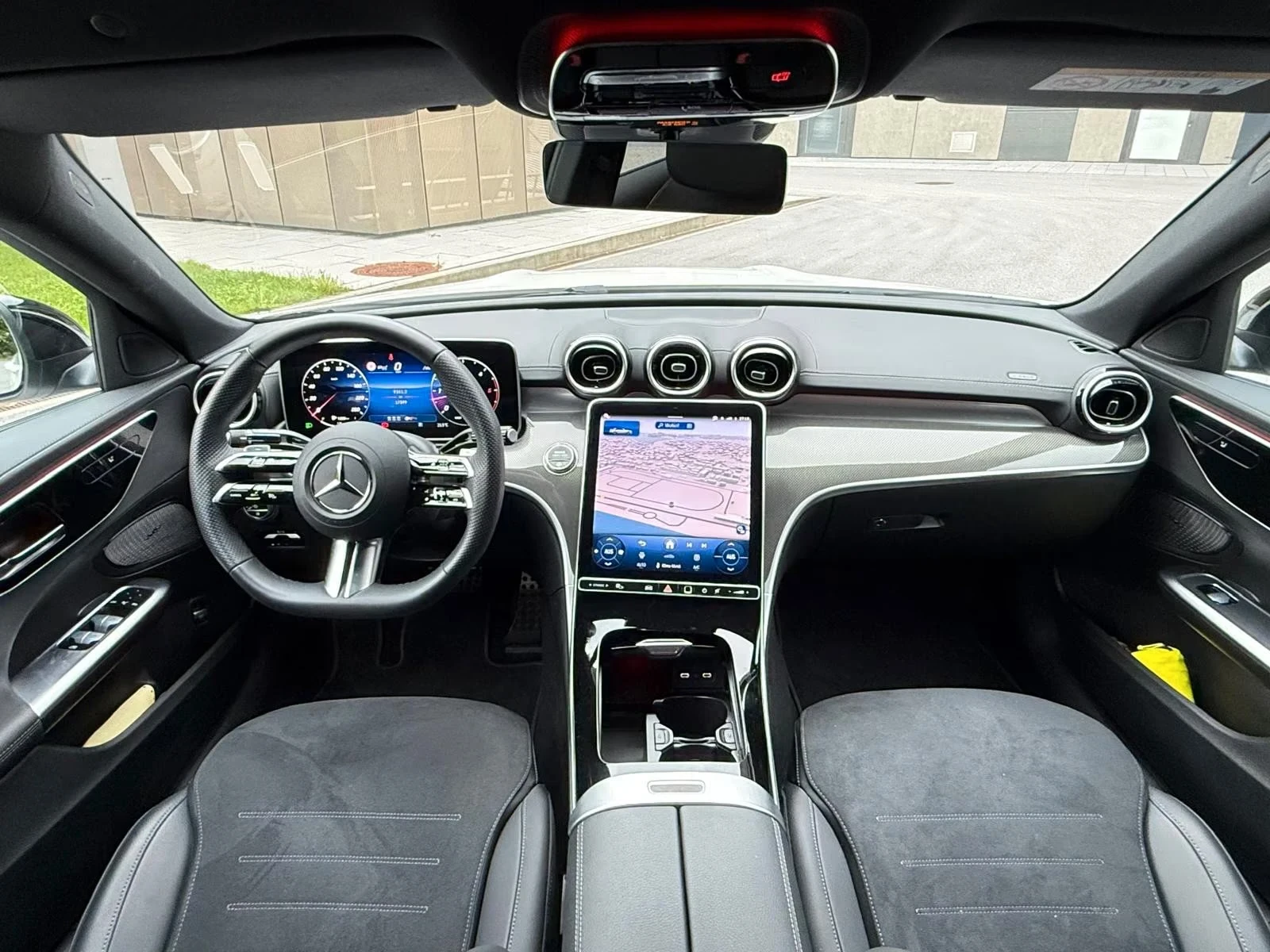 Mercedes-Benz C 220 d* 4Matic* AMG* Kamera, снимка 12 - Автомобили и джипове - 56160142