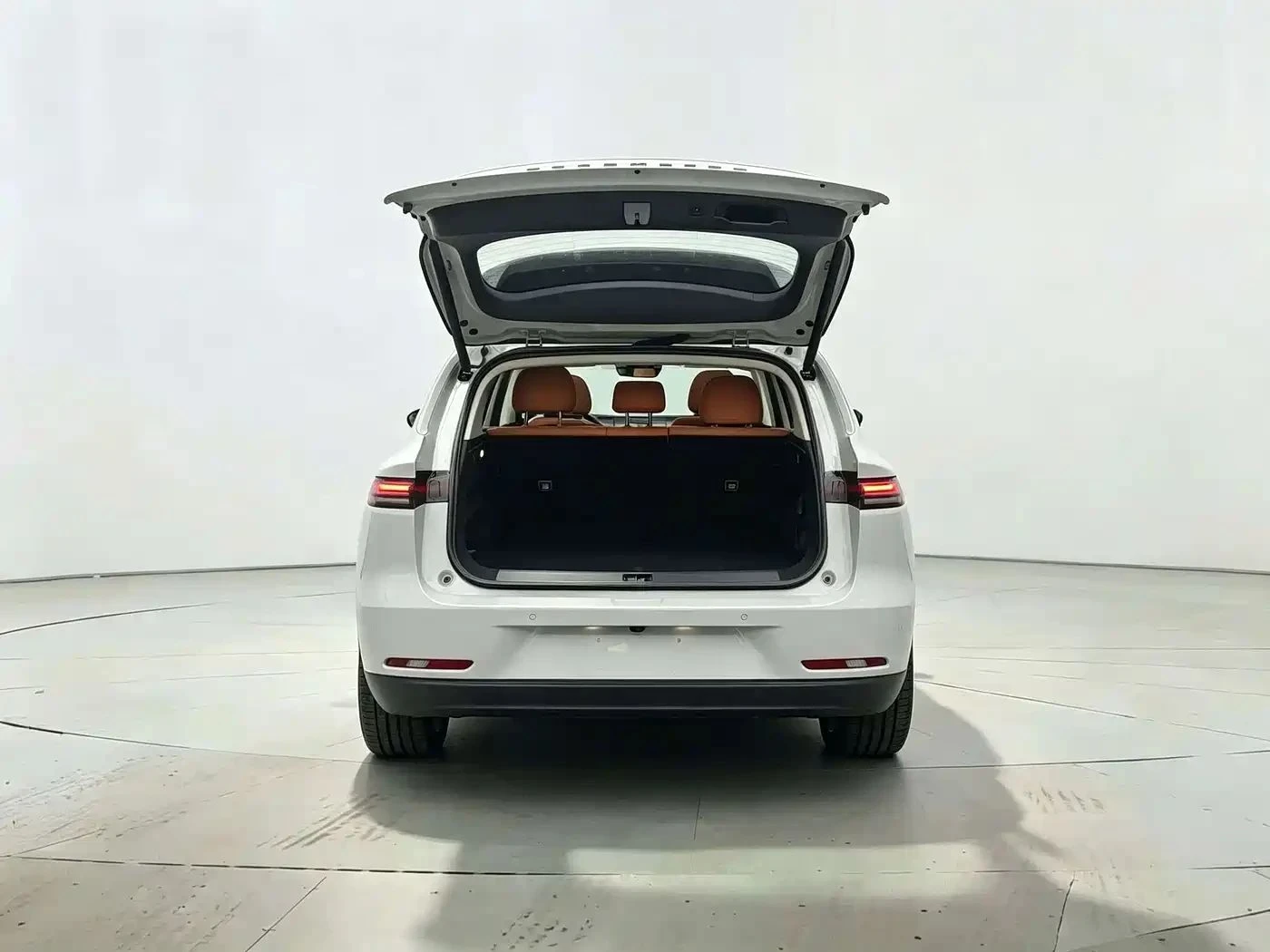Leapmotor C10, снимка 10 - Автомобили и джипове - 56688401