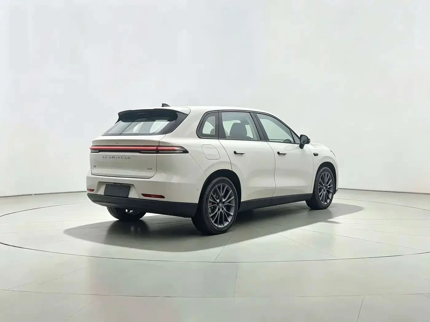 Leapmotor C10, снимка 2 - Автомобили и джипове - 56688401