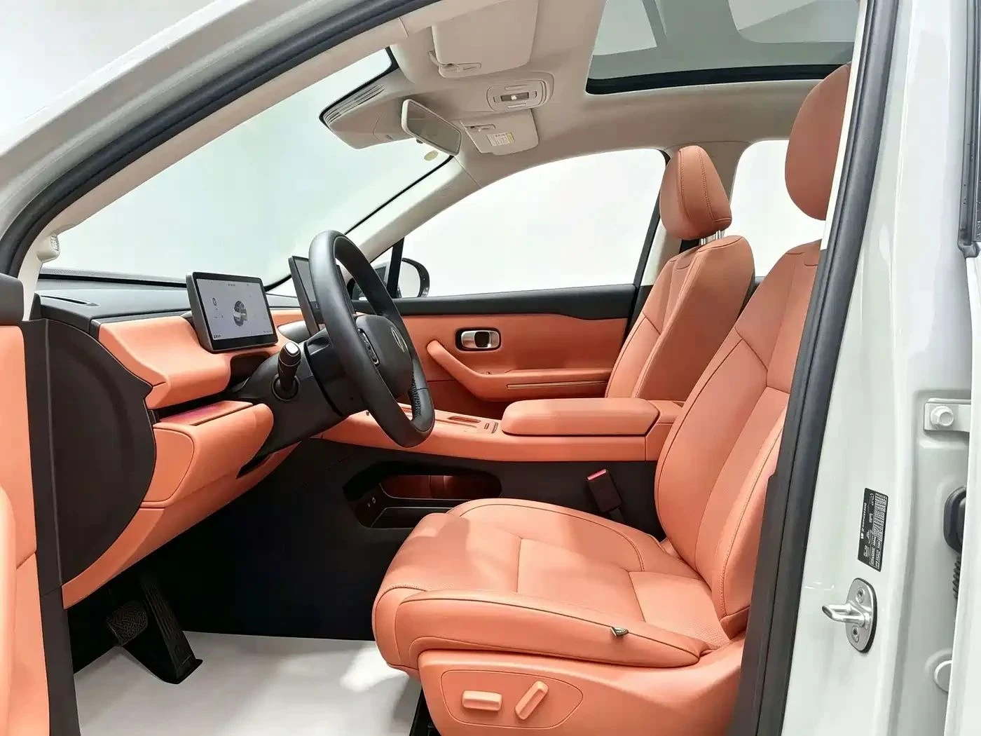Leapmotor C10, снимка 8 - Автомобили и джипове - 56688401