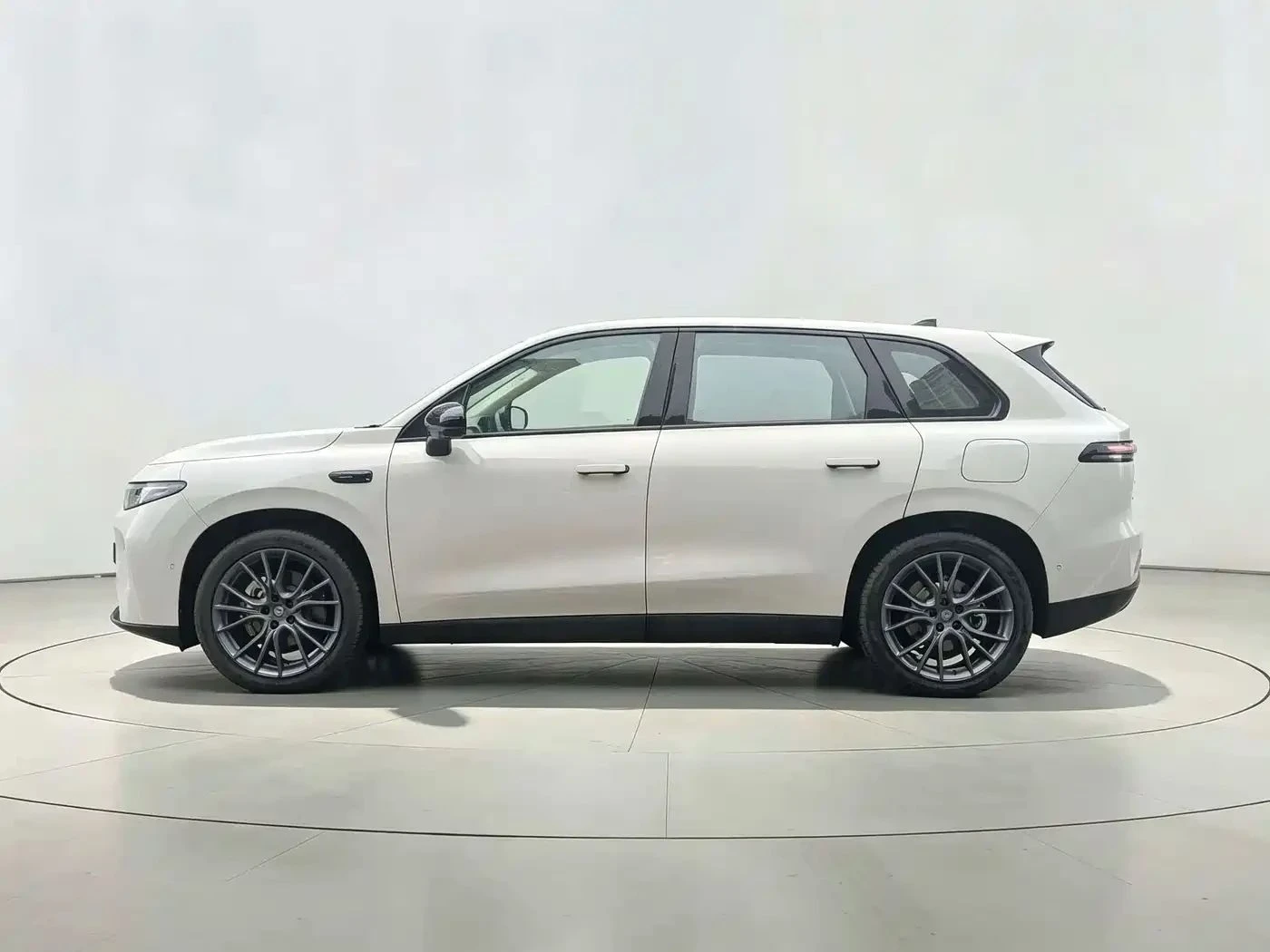 Leapmotor C10, снимка 4 - Автомобили и джипове - 56688401