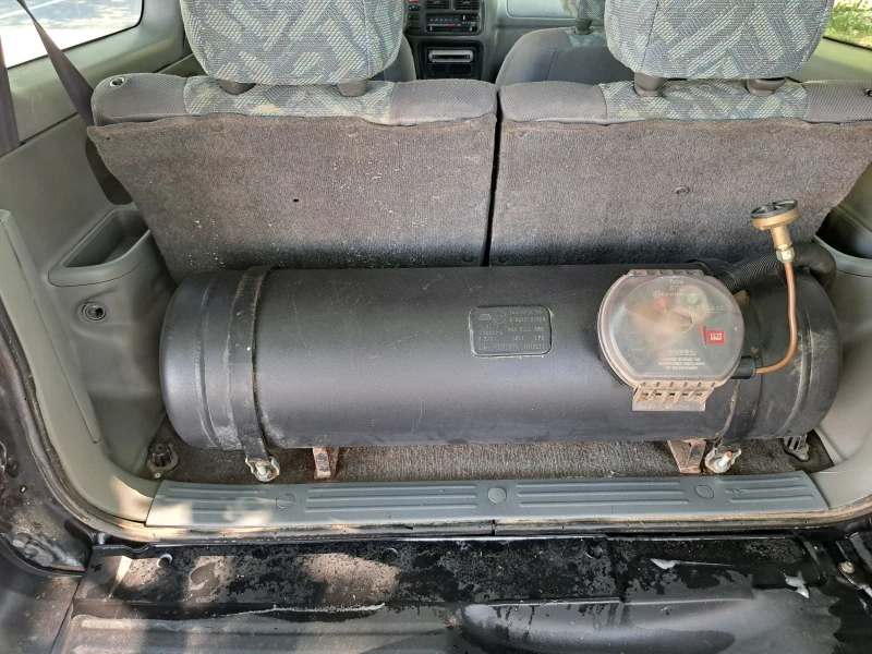 Suzuki Grand vitara Без ръжди.Работещ климатик.ГАЗ., снимка 16 - Автомобили и джипове - 51337756