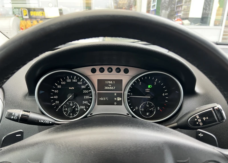 Mercedes-Benz ML 350 CDI/AMG/4-MATIC/AIRMATIC/, снимка 11 - Автомобили и джипове - 53209816