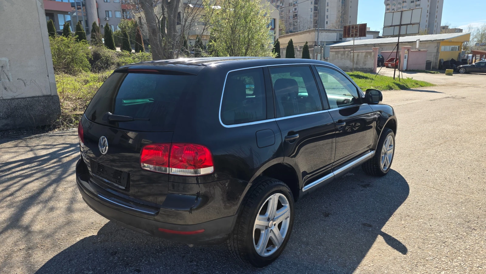 VW Touareg 2.5D, снимка 15 - Автомобили и джипове - 54115315