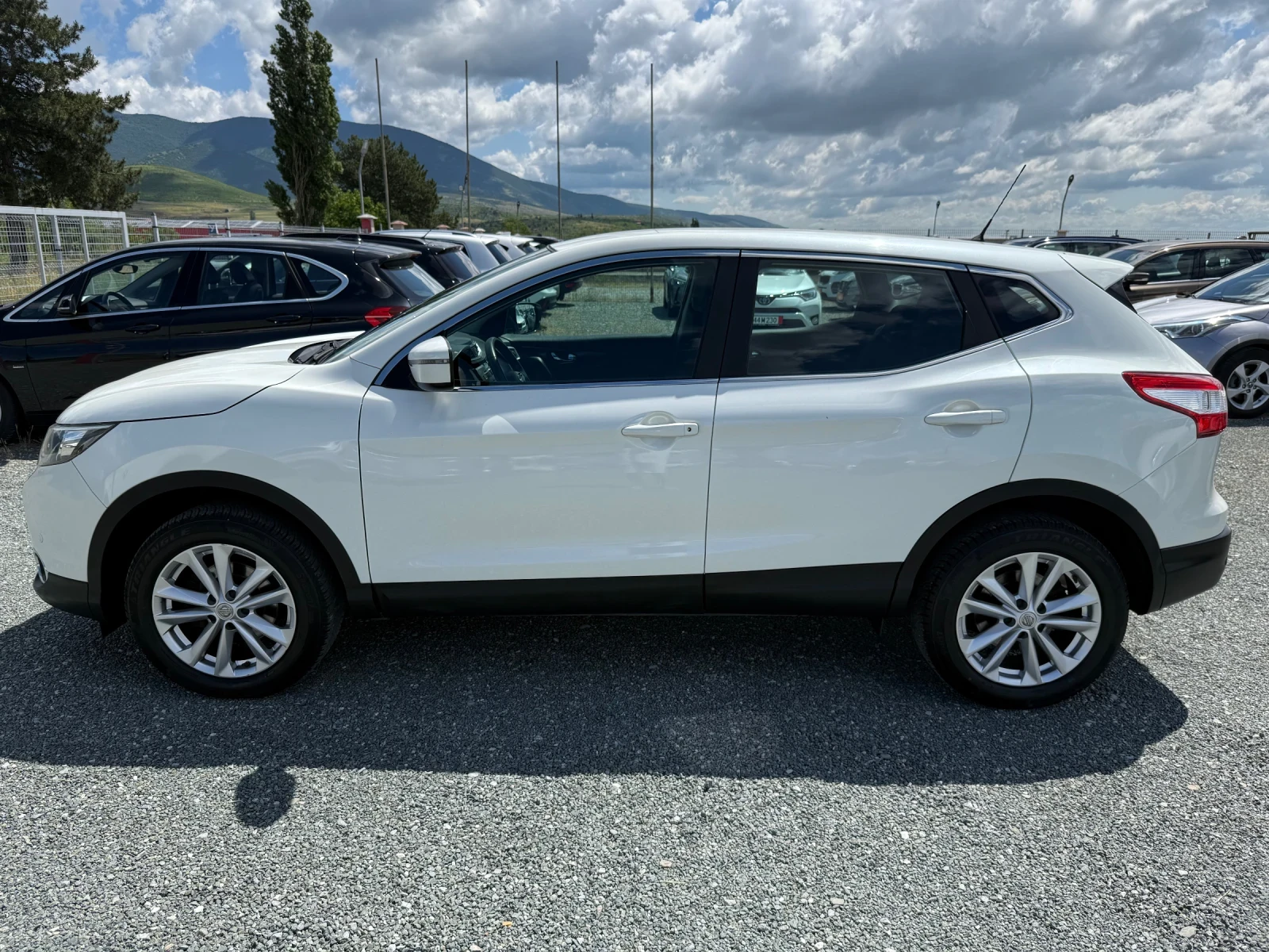 Nissan Qashqai (KATO НОВА), снимка 10 - Автомобили и джипове - 54650551