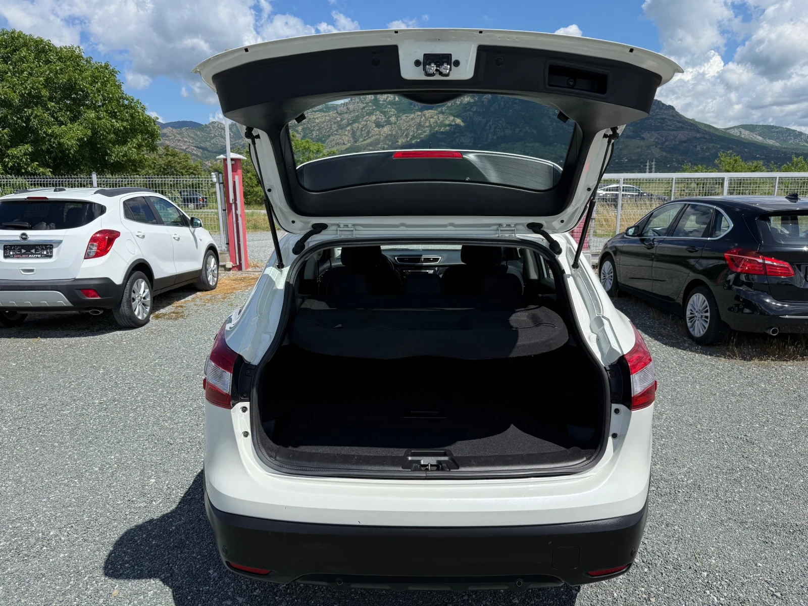 Nissan Qashqai (KATO НОВА), снимка 16 - Автомобили и джипове - 54650551