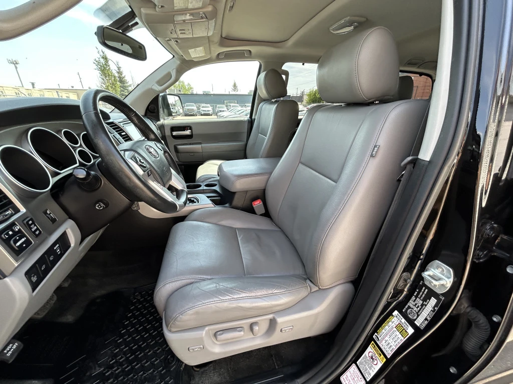 Toyota Sequoia LIMITED* 5.7* V8* ПОДГРЕВ* КАМЕРА* КЕЙЛЕС, снимка 14 - Автомобили и джипове - 54712674