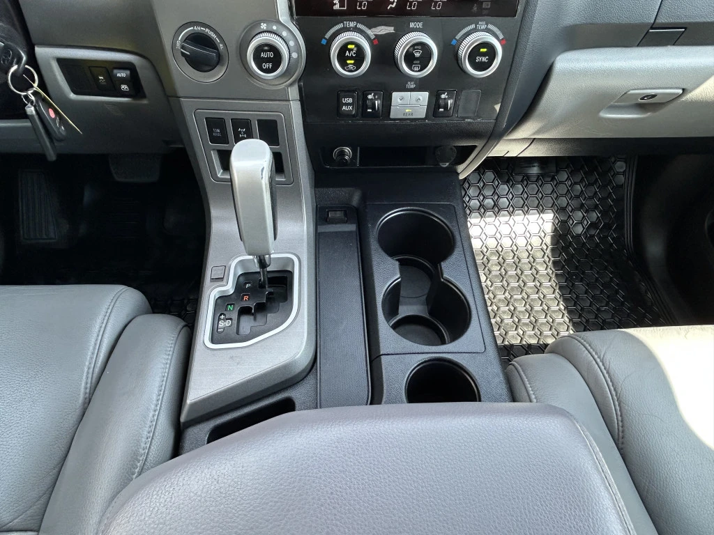 Toyota Sequoia LIMITED* 5.7* V8* ПОДГРЕВ* КАМЕРА* КЕЙЛЕС, снимка 12 - Автомобили и джипове - 54712674