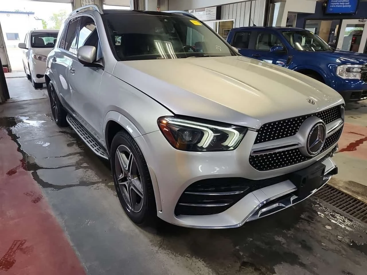 Mercedes-Benz GLE 350 * CARFAX * АВТОКРЕДИТ БЕЗ ПЪРВОНАЧАЛНА ВНОСКА, снимка 2 - Автомобили и джипове - 54774740