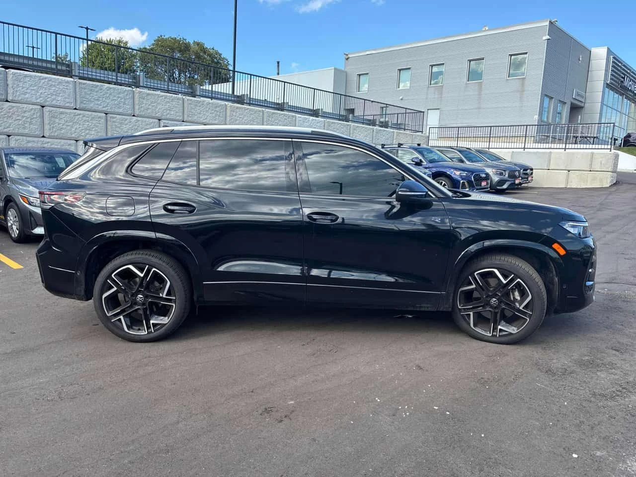 VW Tiguan Highline R Line/360/DIS/ОБДУХВАНЕ/Harman Kardon , снимка 3 - Автомобили и джипове - 55702404