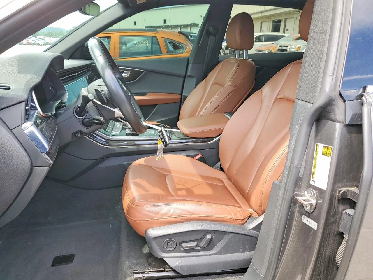 Audi Q8 PREMIUM / QUATTRO / ЛИЗИНГ, снимка 7 - Автомобили и джипове - 55878401