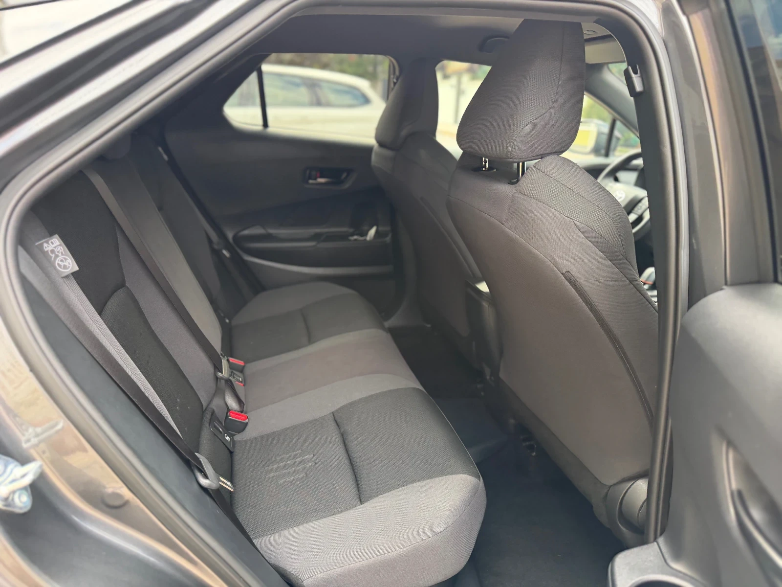 Toyota C-HR 2.0-Plug-in Hybrid- e CVT-223 hp-ГАРАНЦИЯ, снимка 15 - Автомобили и джипове - 56182095