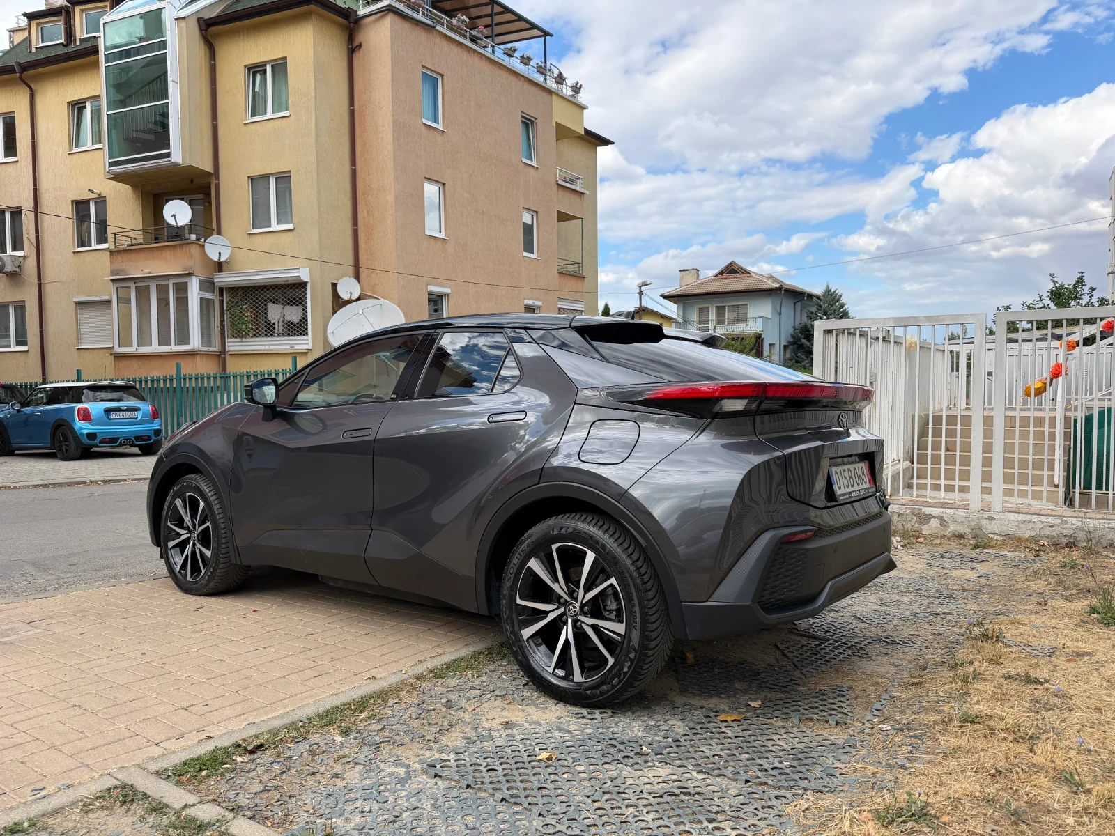 Toyota C-HR 2.0-Plug-in Hybrid- e CVT-223 hp-ГАРАНЦИЯ, снимка 4 - Автомобили и джипове - 56182095