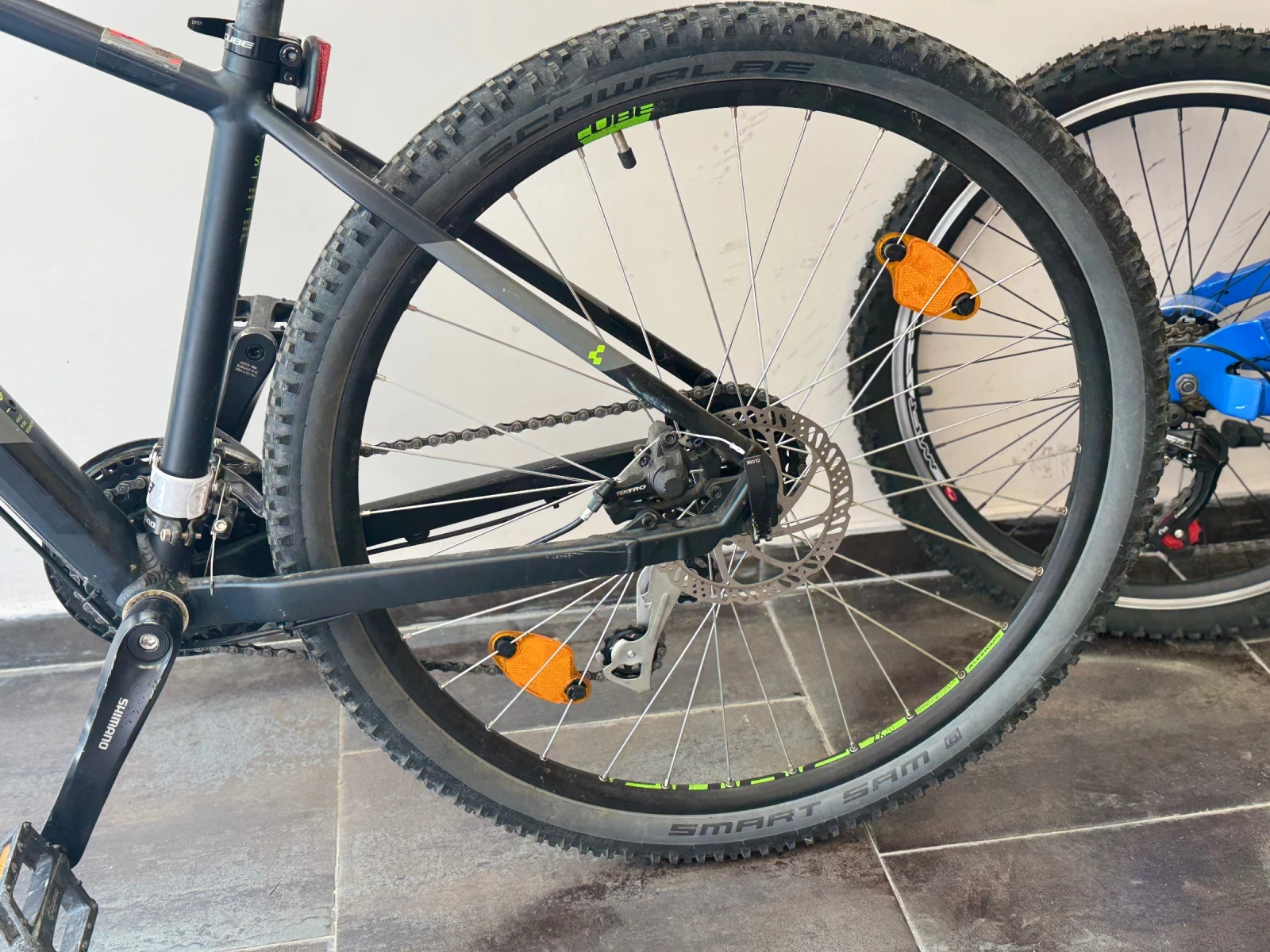  AIM L | Mobile.bg   7