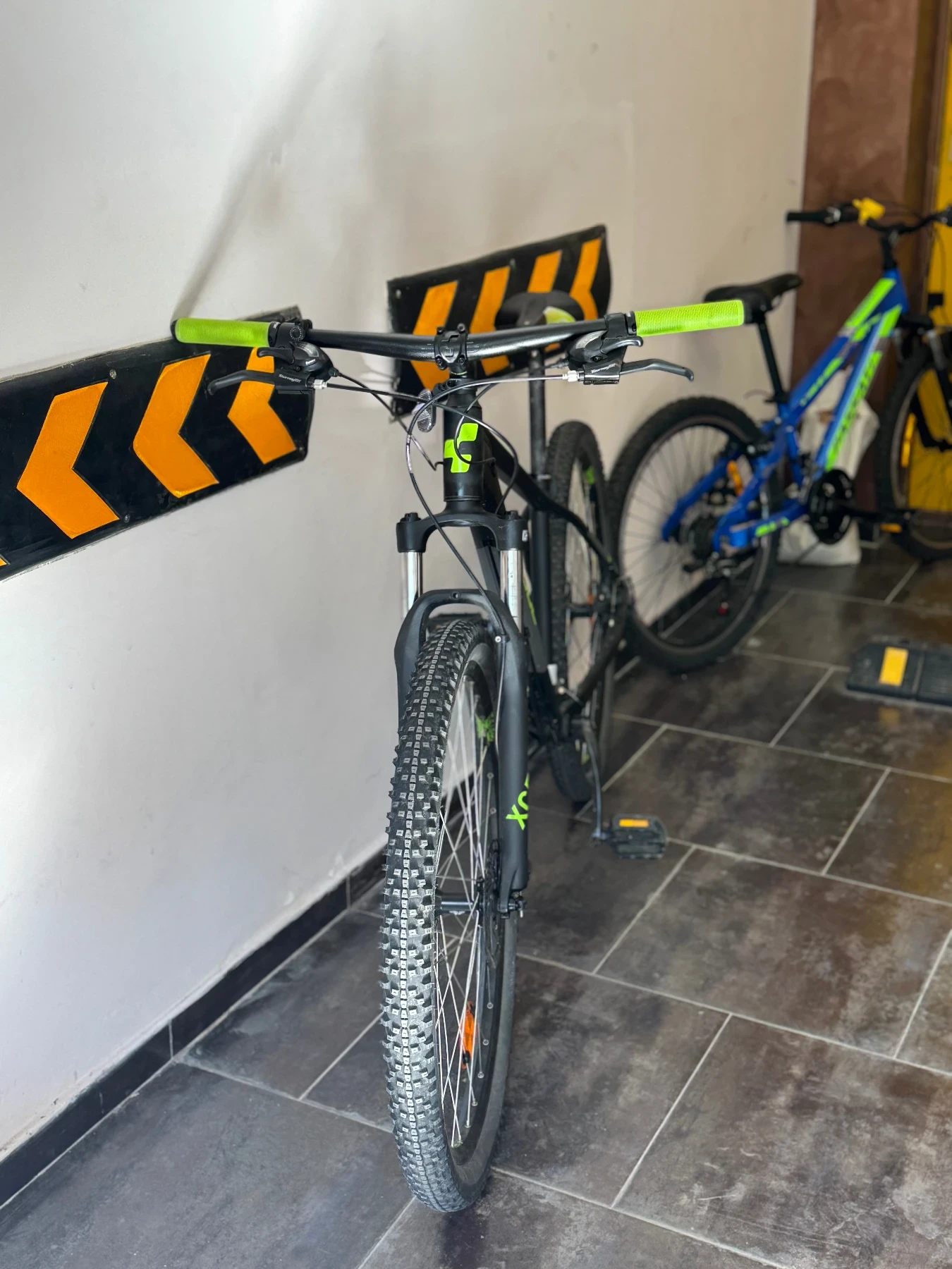  AIM L | Mobile.bg   1