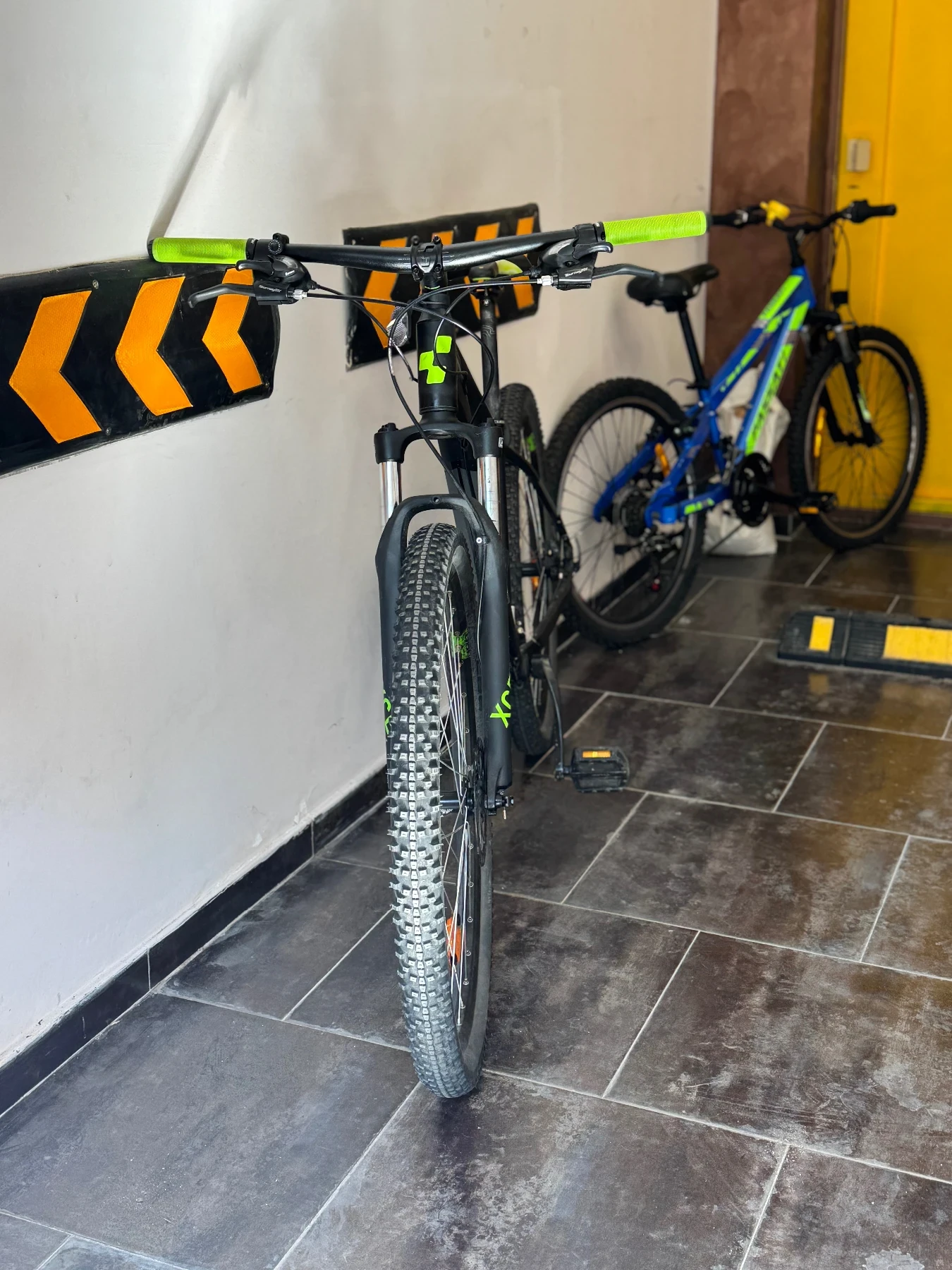  AIM L | Mobile.bg   2