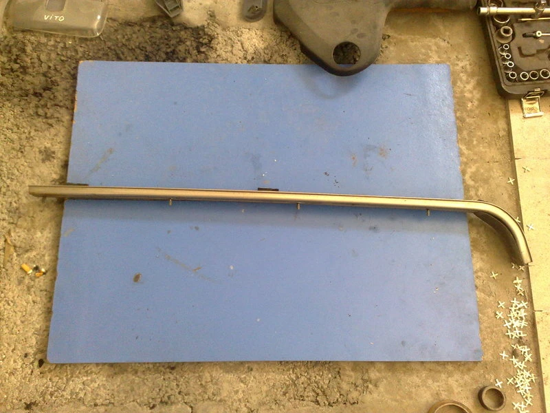 Заден десен долен водач за Мерцедес Вито(1)