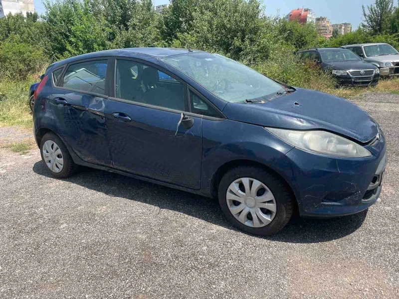 Ford Fiesta 1.3, снимка 2 - Автомобили и джипове - 46427256