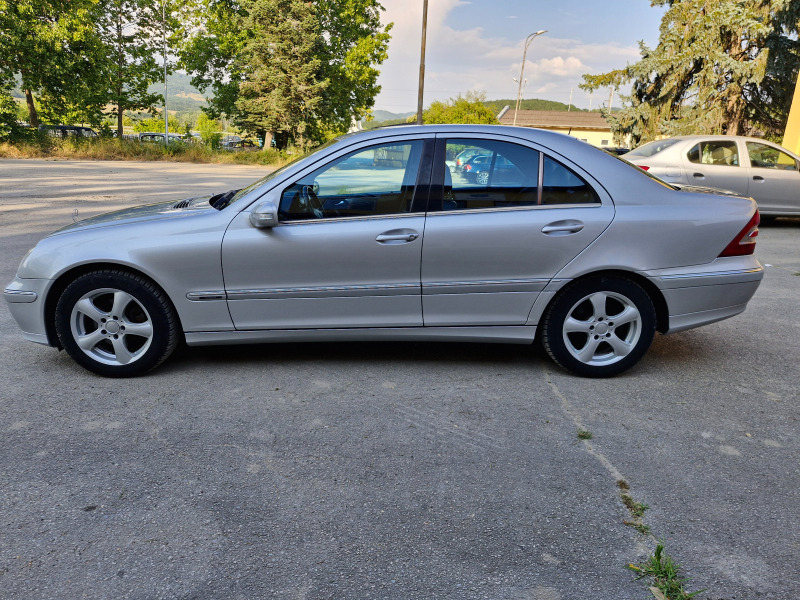 Mercedes-Benz C 180 143* AC* NAVI* КОЖА* TUV* FACE* F1, снимка 2 - Автомобили и джипове - 46563947