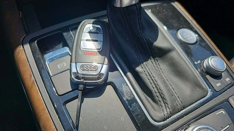 Audi A6 SUNROOF* CAMERA* MURTVA TOCHKA* KEYLESS* NAVI* , снимка 12 - Автомобили и джипове - 47177591