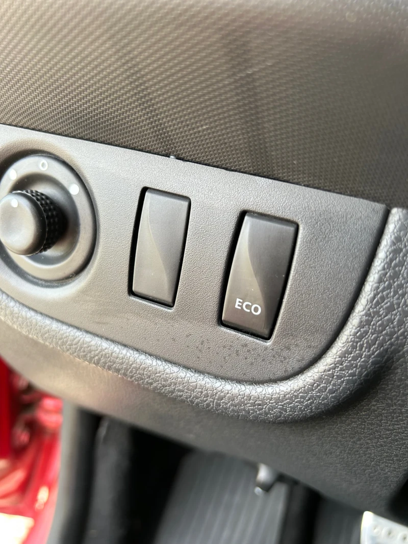 Dacia Sandero 1.5DCi/NAVi/90K.C./EURO 5B, снимка 14 - Автомобили и джипове - 51800566