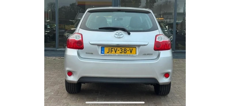 Toyota Auris 1.4 Д, снимка 3 - Автомобили и джипове - 52656315