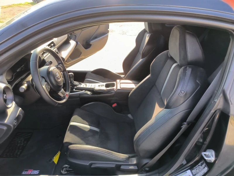 Toyota GR86 2.4i Premium Sport Performance Pack, снимка 15 - Автомобили и джипове - 52793858