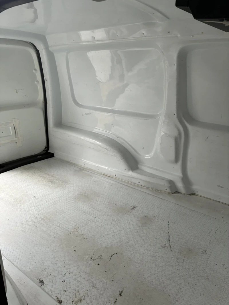 VW Caddy Хладилен, снимка 8 - Автомобили и джипове - 53150823