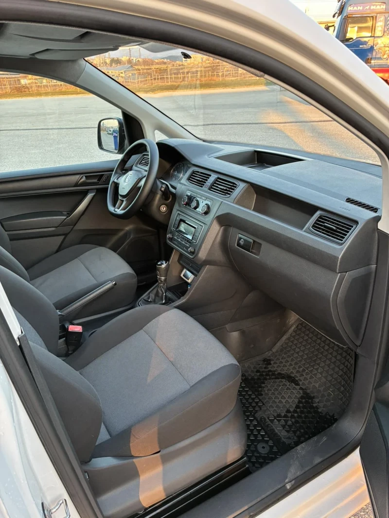 VW Caddy Хладилен, снимка 10 - Автомобили и джипове - 53150823