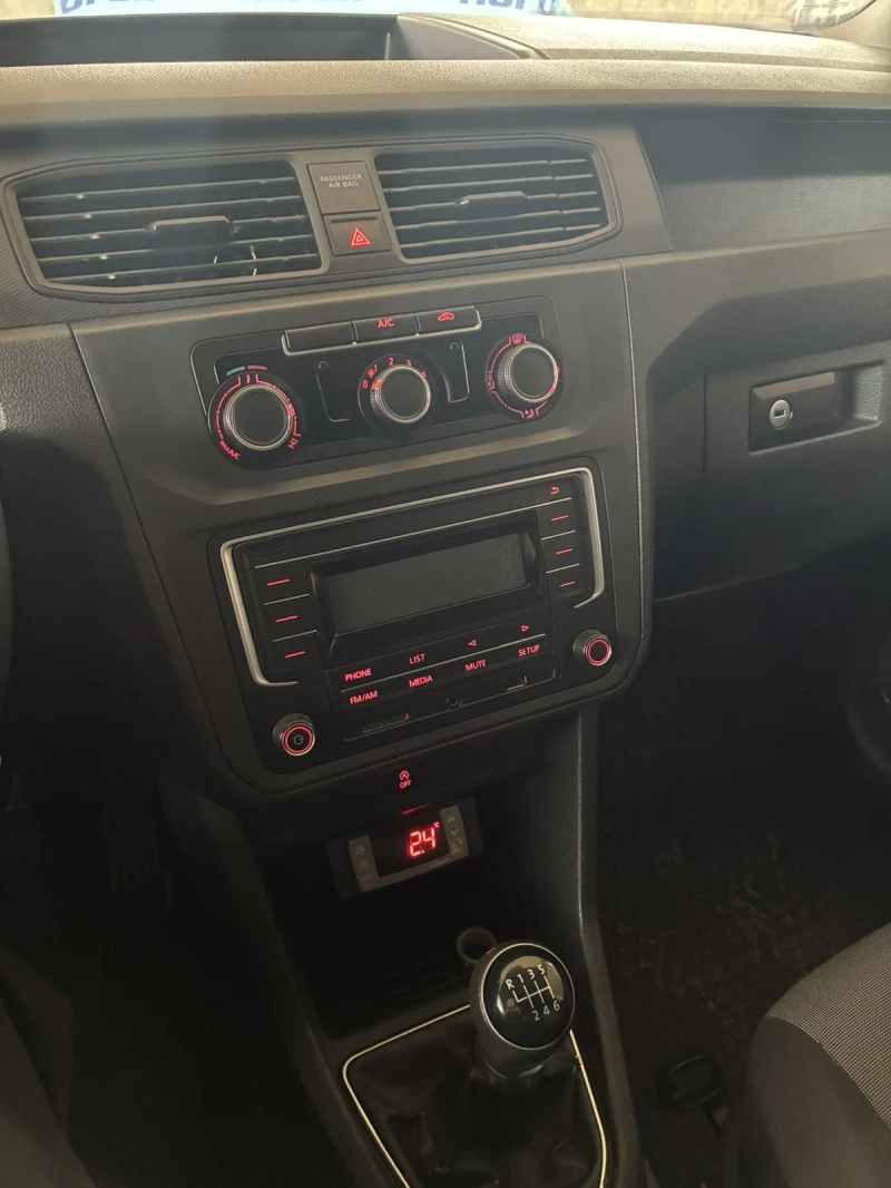 VW Caddy Хладилен, снимка 11 - Автомобили и джипове - 53150823