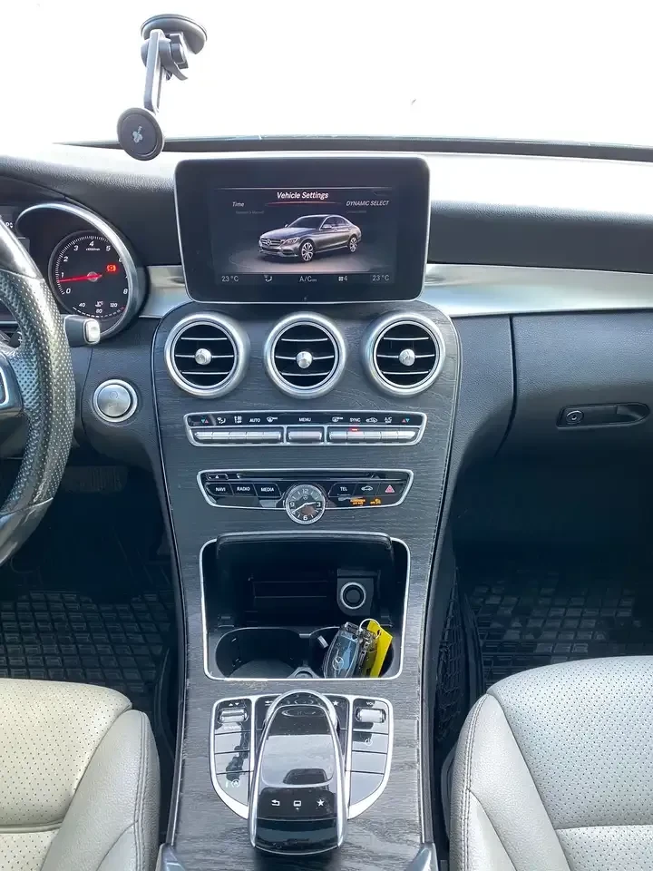 Mercedes-Benz C 300 AMG Line PANO БЯЛА КОЖА МЪРТВА ТОЧКА КАМЕРА ПОДГРЕ, снимка 11 - Автомобили и джипове - 54659912