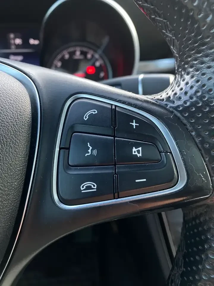 Mercedes-Benz C 300 AMG Line PANO БЯЛА КОЖА МЪРТВА ТОЧКА КАМЕРА ПОДГРЕ, снимка 17 - Автомобили и джипове - 54659912