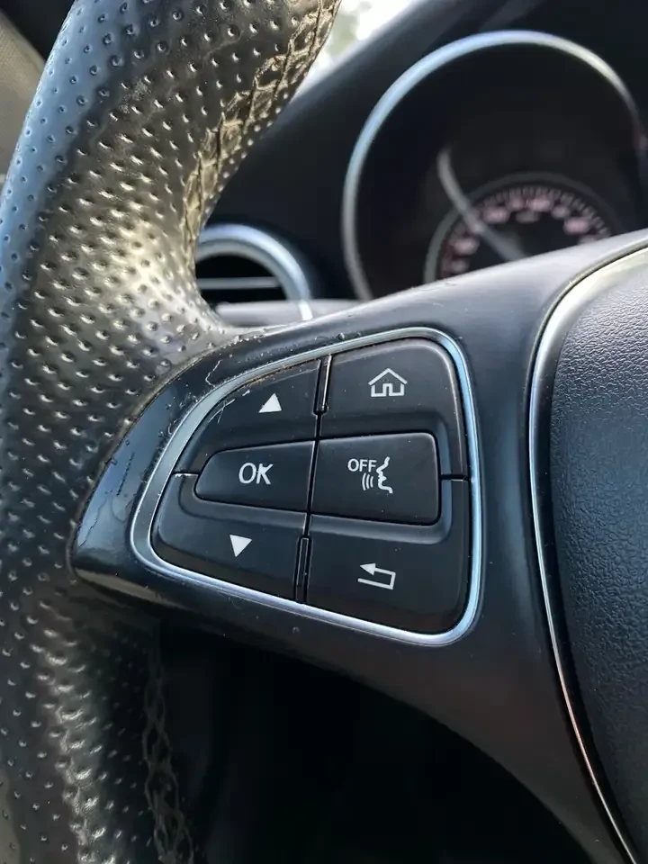 Mercedes-Benz C 300 AMG Line PANO БЯЛА КОЖА МЪРТВА ТОЧКА КАМЕРА ПОДГРЕ, снимка 16 - Автомобили и джипове - 54659912