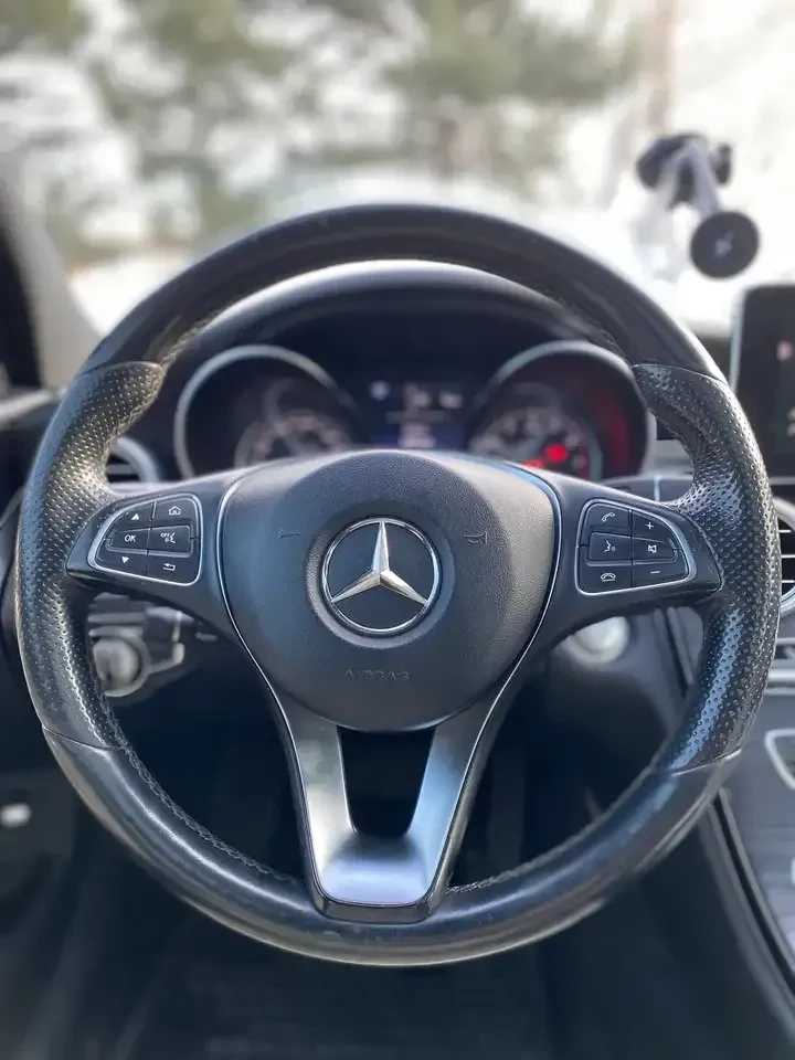 Mercedes-Benz C 300 AMG Line PANO БЯЛА КОЖА МЪРТВА ТОЧКА КАМЕРА ПОДГРЕ, снимка 15 - Автомобили и джипове - 54659912